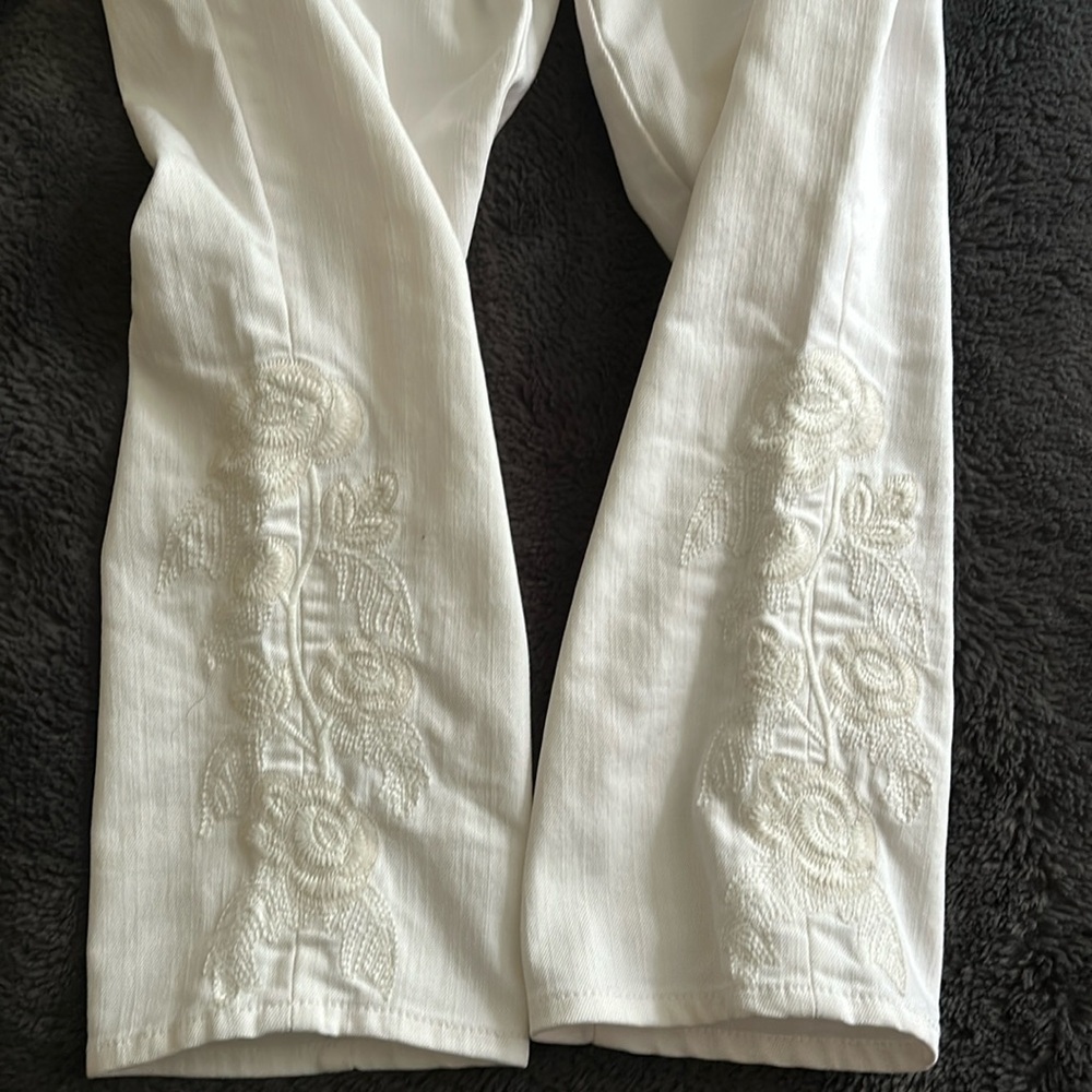 Coldwater Creek White Embroidered Jeans - Picture 4 of 5